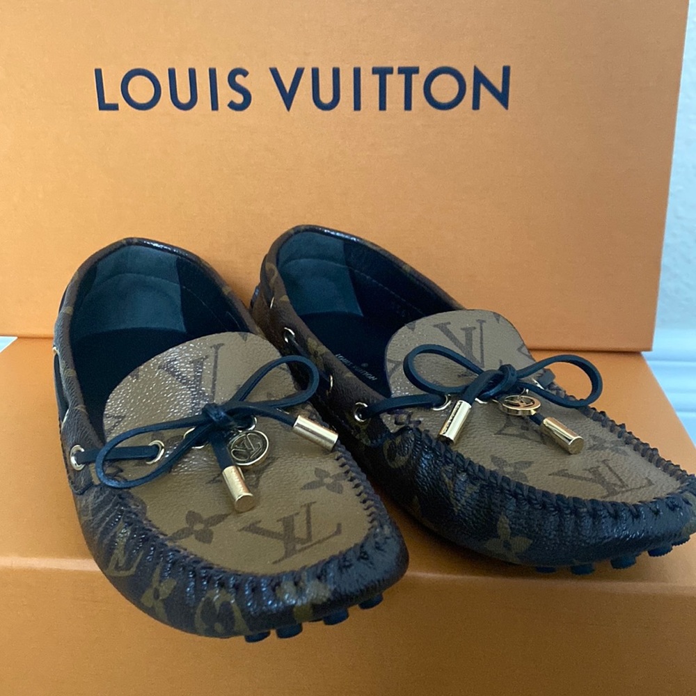 Unworn Louis Vuitton Gloria Flat Loafer